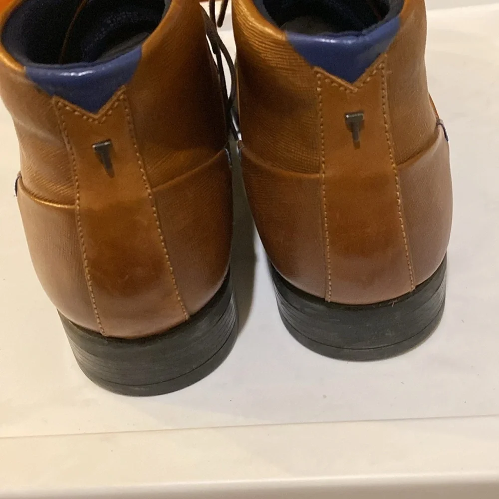 TED BAKER Leather Chukka Boots size 10.5 like new